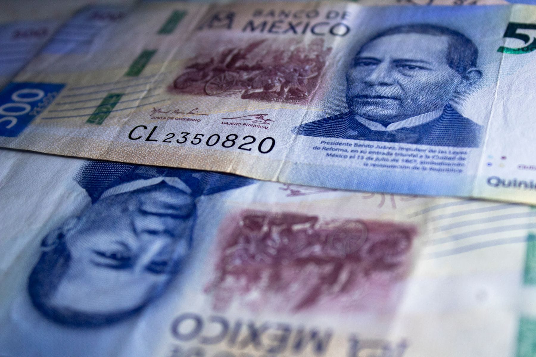 Close-up of a Mexican 500 peso banknote showing the Benito Juarez portrait