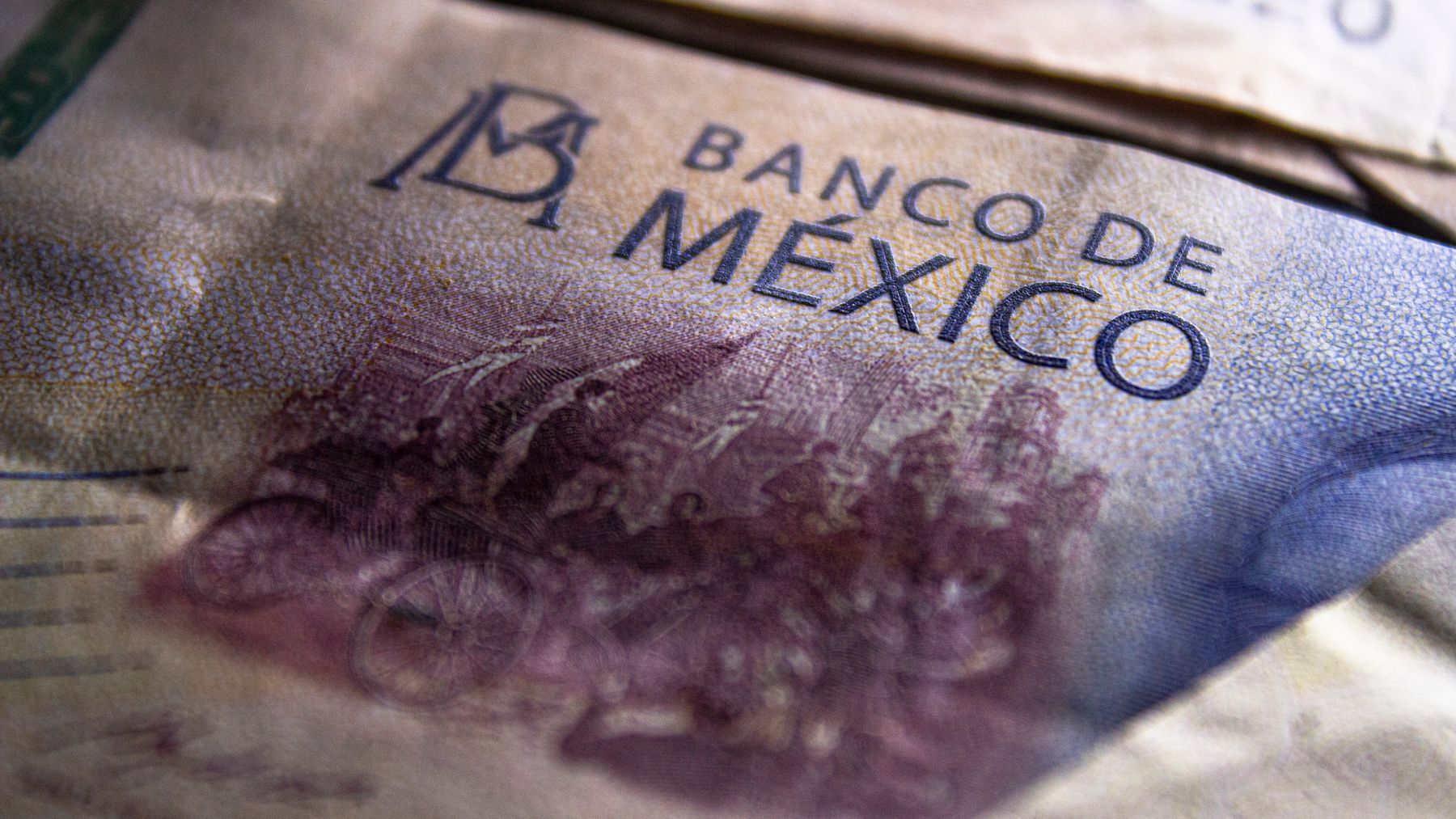 Close-up of a Mexican peso banknote showing the Banco de Mexico lettering